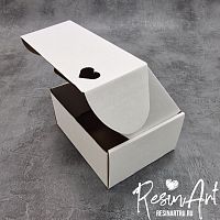 Коробка №8 (14,2х13,2х6,5 см) с сердечком (белая)