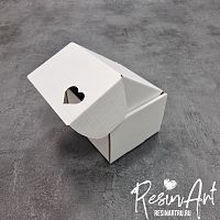 Коробка №9 (8,5х8,5х6,5 см) с сердечком (белая) 