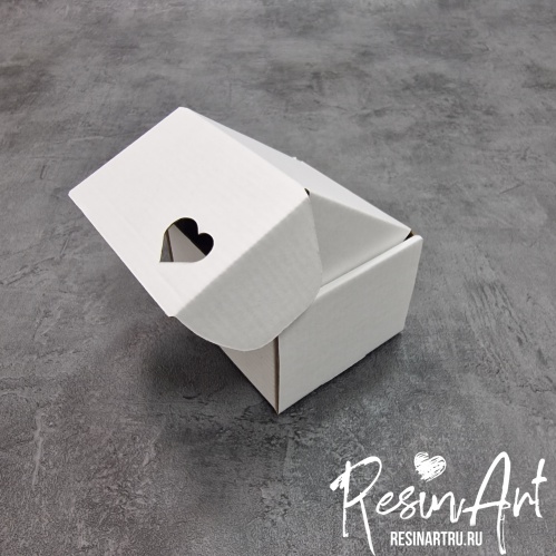 Коробка №9 (8,5х8,5х6,5 см) с сердечком (белая)